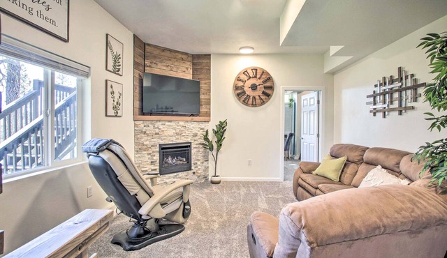 Lakeview Lodge w/Spacious Yard: Families Welcome