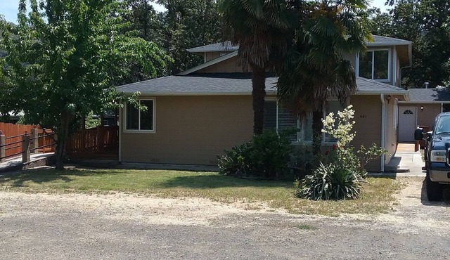 Large 7 bd 5 bath house. A few miles from wildlife safari. Gourmet kitchen in Winston