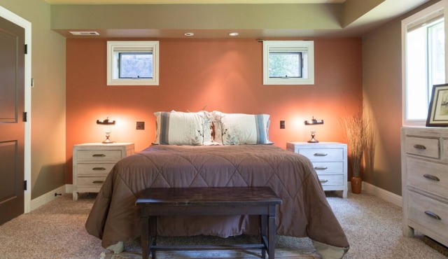 Large Garden Suite with private entrance and two bathrooms 17-0015