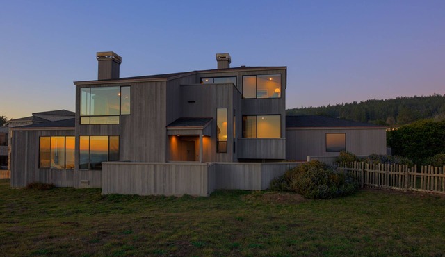 Large Ocean Front home Dog Friendly located on Wild Iris