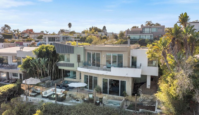 Last Minute Discount! Architecturally stunning, expansive views.