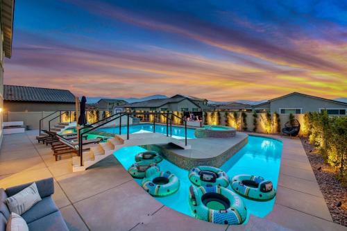 Lazy River Waterslide Gameroom Pool 7BR Sleeps 18