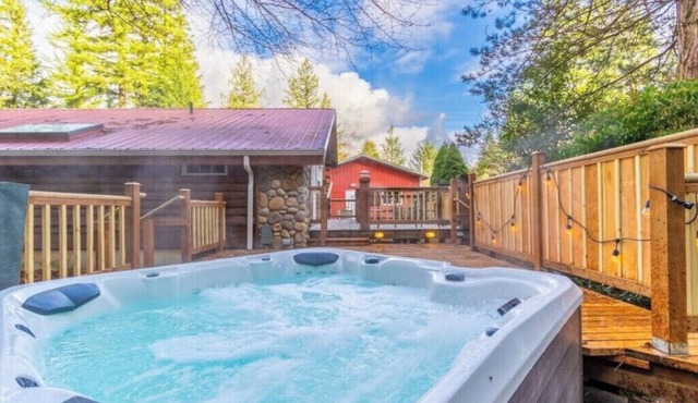 Little Bear's Bungalow; Log Cabin w/Mountain views