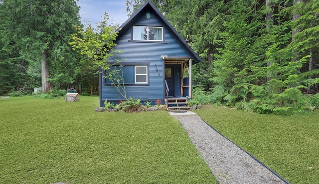 Little Blue House near Crystal Mountain & Mount Rainier