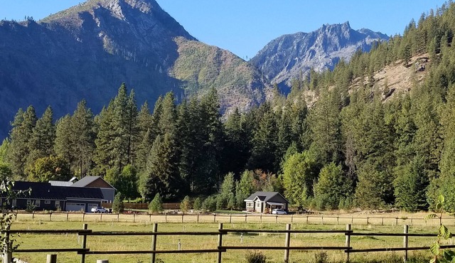 LOCATED ON ICICLE ROAD, 2 MILES FROM TOWN. HOT TUB AND BEAUTIFUL VIEWS
