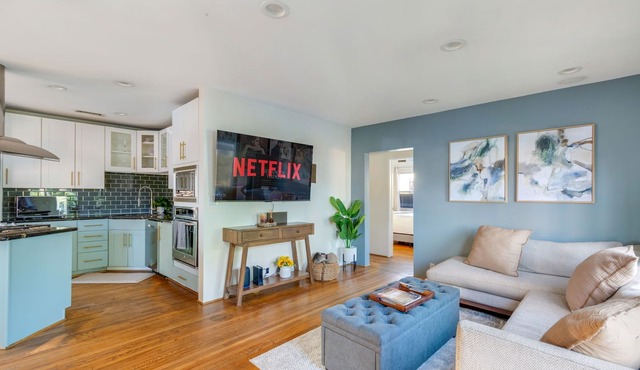 Long Beach Escape Near Beach, Restaurants ,fun & FIFA Games 8 guests
