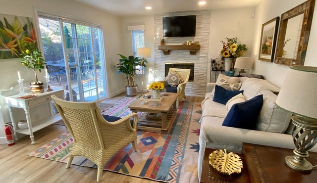 Longer stays with pup!Casual elegance & comfort close to downtown and wineries.