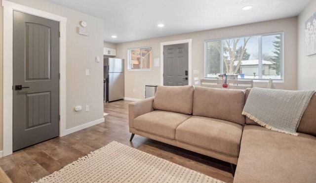 Lovely 2-bed APT with free parking on premises in Spokane Valley