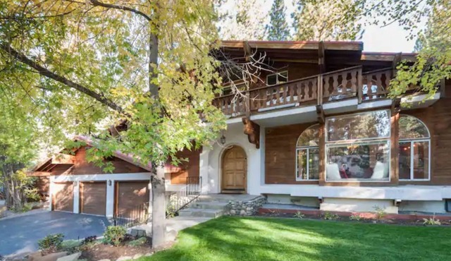 Lrg spacious home, Kid & Pet friendly, New Hot Tub, Big Yard, 5min walk to LAKE!