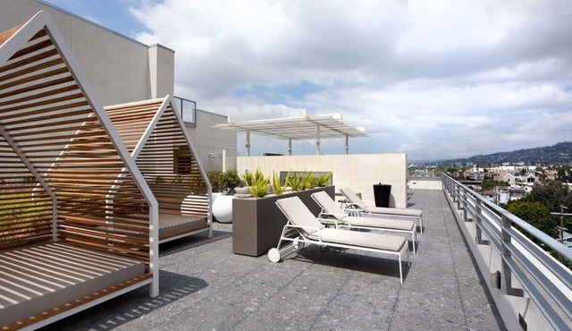 Lux 3 Bedroom in Hollywood w/Parking & Balcony!