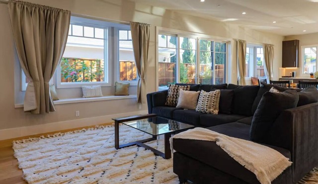 Lux Modern Home w/Shuffleboard – 25 min to Levi’s