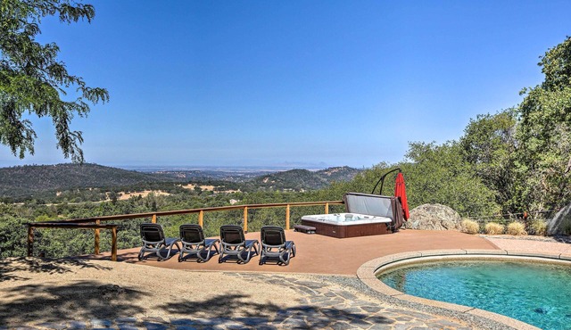 Luxe Auburn Hideaway w/Tennis Court & Views!