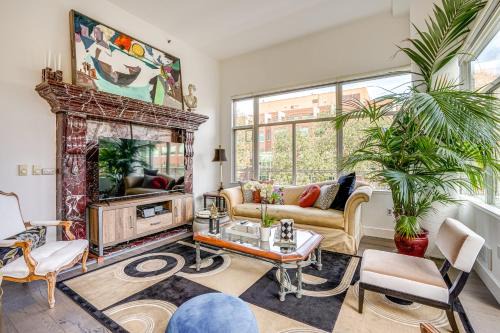 Luxe Condo w/Private Patio & Perks in Emeryville!