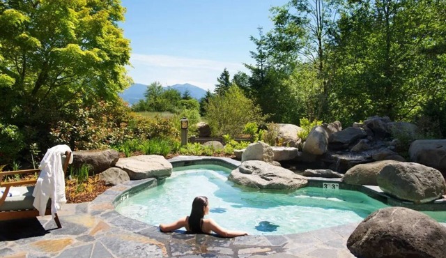 Luxe Escapes: Glamping in Washington's Wilderness