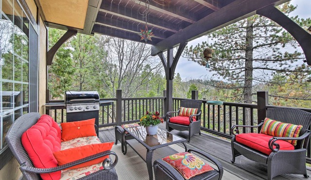 Luxe Lake Arrowhead Home w/Deck, 3 Mi to Village!