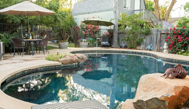 Luxe Mid-Town Bungalow
