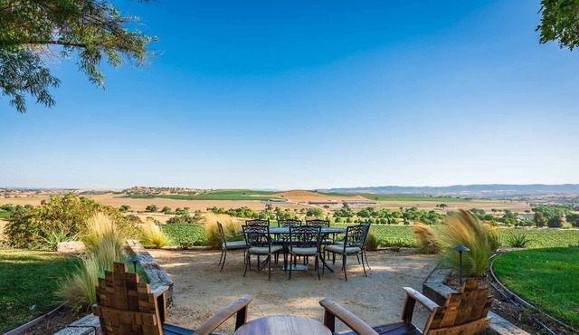 Luxe Ranch with Hot Tub & Awesome Views of Vineyards and Horse Pastures.