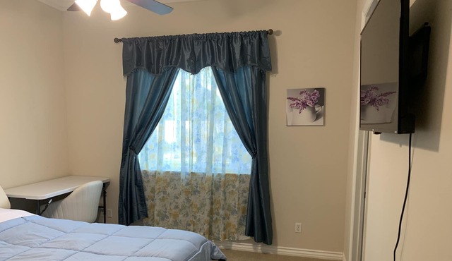 LuxHome Suites B&C, Luxurious getaway in Riverside's most upscale neighborhood