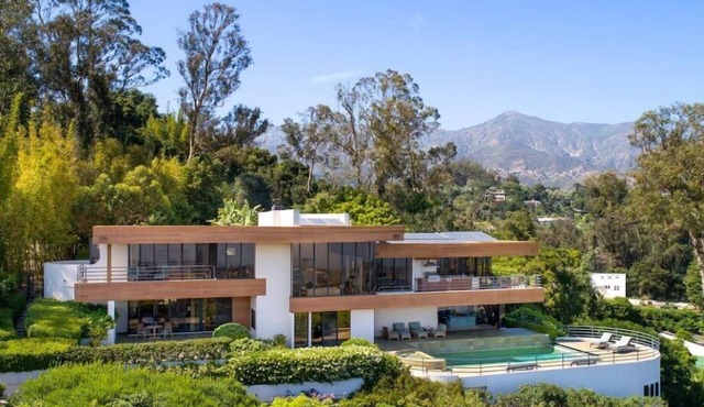 Luxurious Contemporary Home with Spectacular Views
