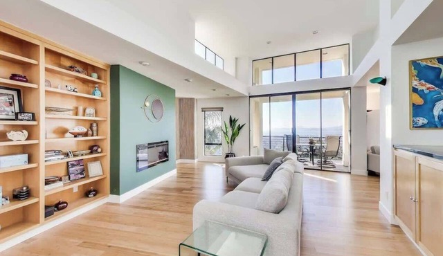 Luxurious Hillside Home w/AC & Gorgeous SF Views!