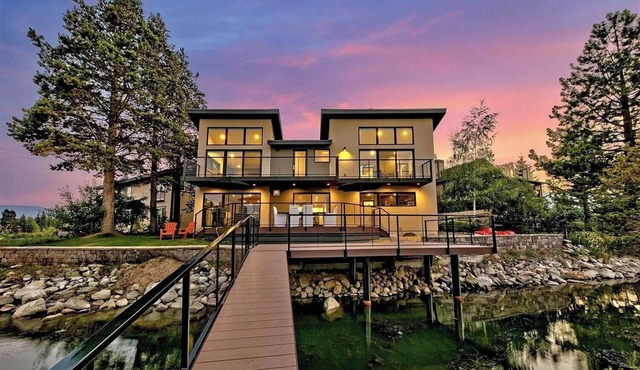 Luxurious Home - Modern Meets Elegance on the Water
