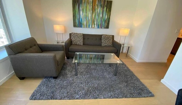 Luxury 1 BR | Outdoor Pool & Gym | Laundry | SOMA