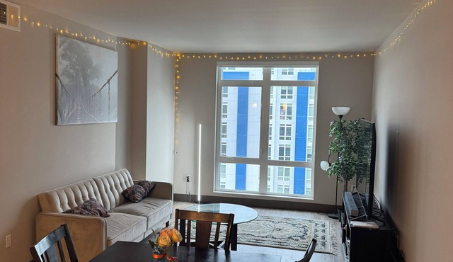 Luxury 1BR in Downtown Redwood City with Pool, Gym & Jacuzzi