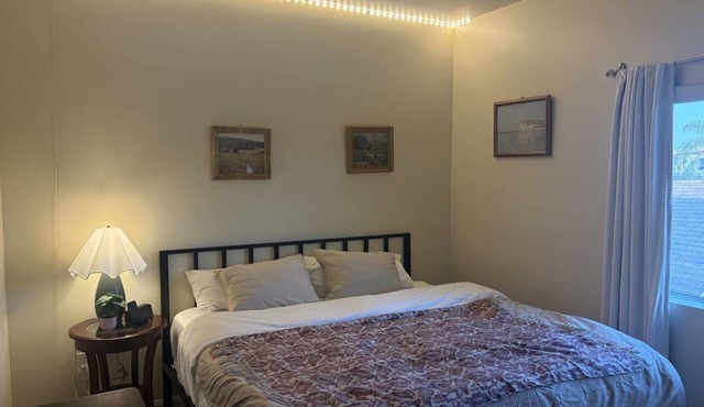 Luxury 2-Suite Retreat - AC, Gym & Balconies