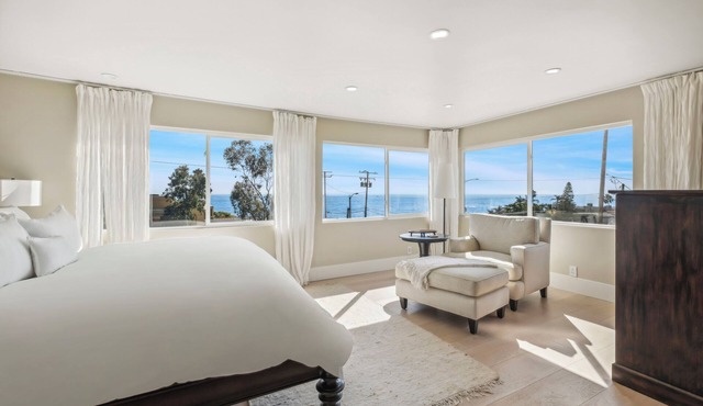 Luxury 3 bed 3 bath with Ocean Views+ Steps to the Beach