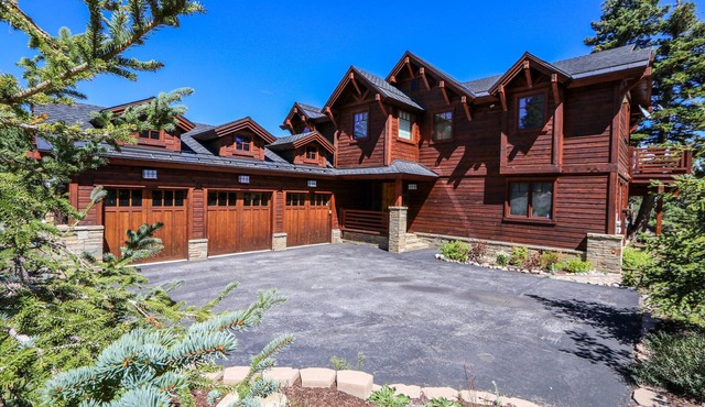 Luxury 5-Star Golf Course Retreat, Private Jacuzzi, Gas Grill, Laundry