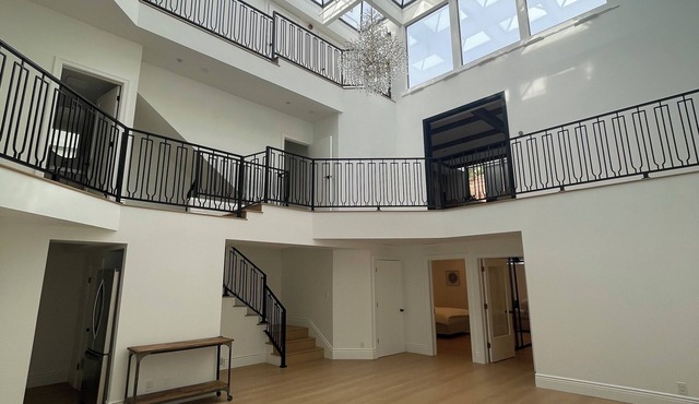 Luxury 7000 sqft Retreat + 8BR + Newly Remodeled + Prime Location Near Pier39