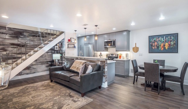 Luxury Capitola 2 BR charmer minutes from the beach