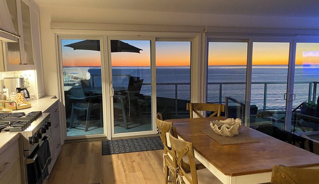 Luxury Condo for Couples with 180 degree views of Monterey Bay