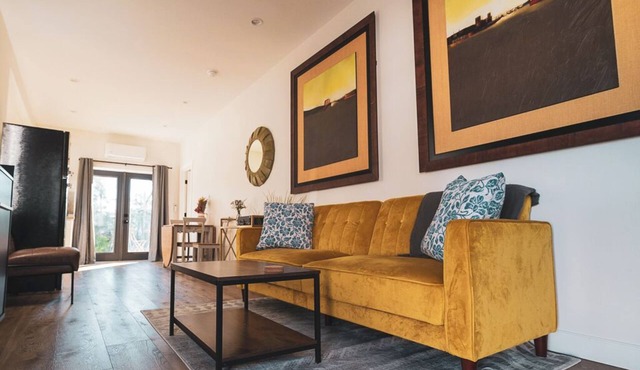 Luxury Cottage & Corporate Apartment Near Old Town, Rose Bowl, JPL, and More
