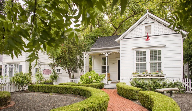 Luxury Cottage in Downtown St. Helena, Disinfected, Spacious