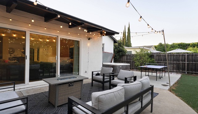Luxury LA Villa: 4BR Designer Space near Universal Studios