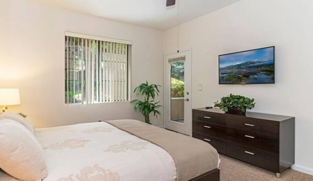 Luxury Modern 1BR Condo – Resort-Style Living in Prime Reno