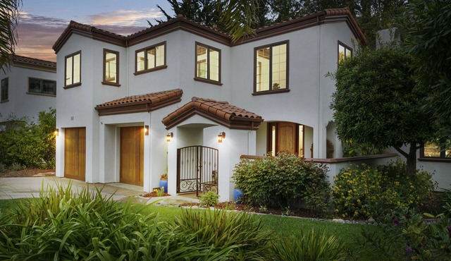 Luxury Santa Cruz Beach Villa w/Hot Tub + Ultra-Fast WiFi , Twin Lakes Beach