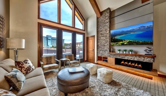 Luxury Three Bedroom Steps From Heavenly Village Condo by RedAwning