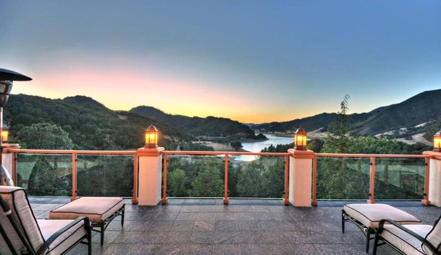Luxury Villa: Silicon Valley's 30-Acre Eden of Paradise:Lake Views & Events