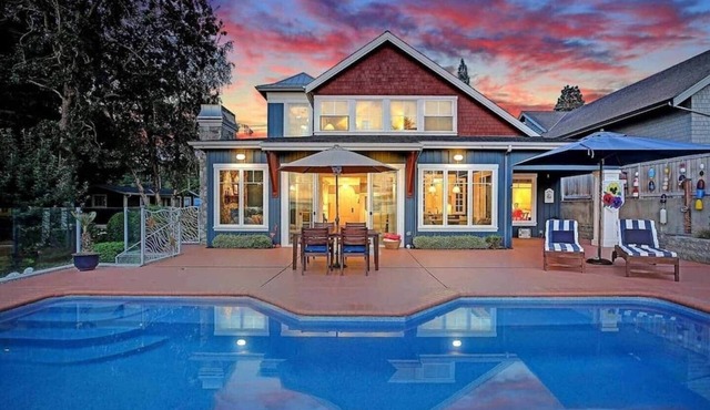 Luxury Waterfront: Pool, Beach & Theater