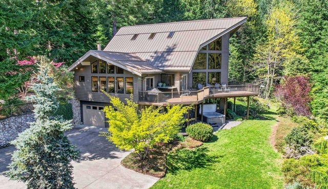 Majestic Mountain Retreat on 20 Acres, Gorgeous Views, Ponds, Hot Tub, Sauna, 15 Miles to Gov Camp