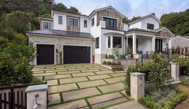 Mandeville Canyon - Exquisite Contemporary Farmhouse with Pool & Spa