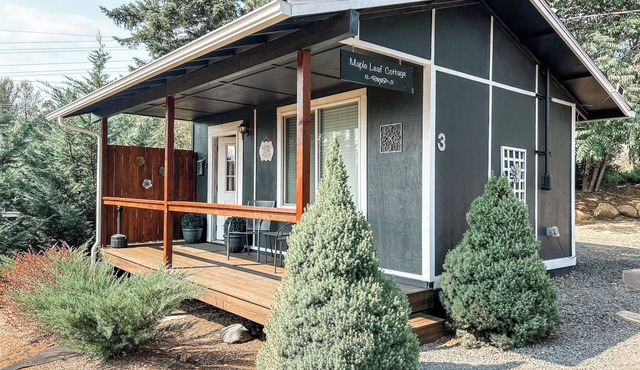 Maple Leaf Cottage with Scenic Views at Maple Way Cabins