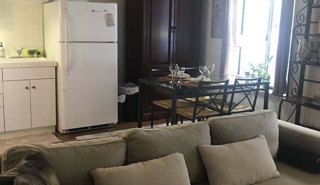 Marina apt w/private garden, 1 block from Bay