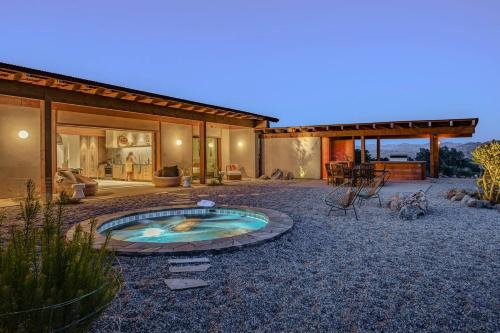 Masseria Solara - Desert Design Retreat with Pool, Hot tub & Views