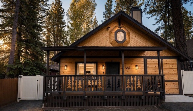 Maverick`s Cabin - HotTub, GameRm, Firepit, fenced