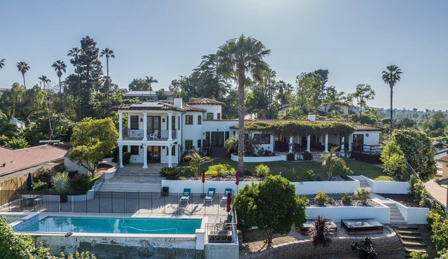 Mediterranean Oasis: Views, Game Room, Pool & Spa!