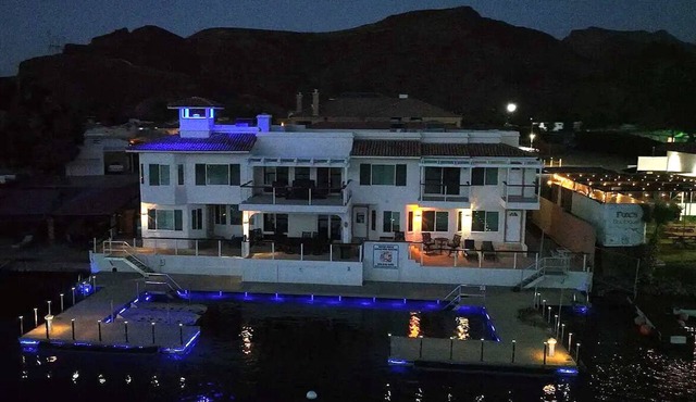 MEGA Dock House on the Strip