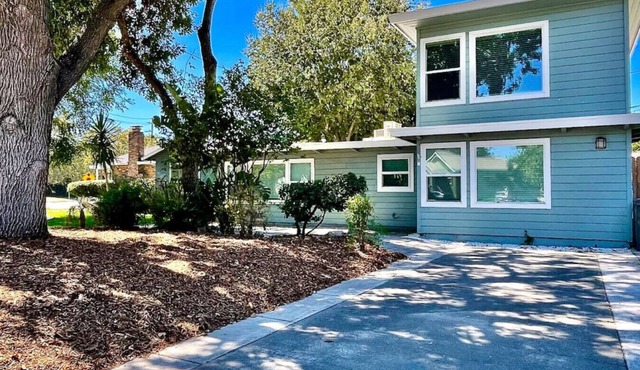 Mid-Century Modern · Covered Patio · BBQ · 5 Min to Downtown